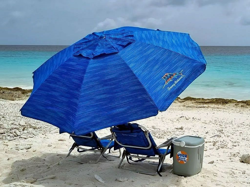 carrito de playa transportando equipamiento en mallorca