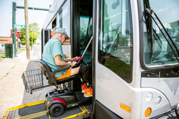 scooter para la movilidad entrando en un autobús en mallorca